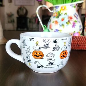 LARGE HALLOWEEN PEANUTS MUG